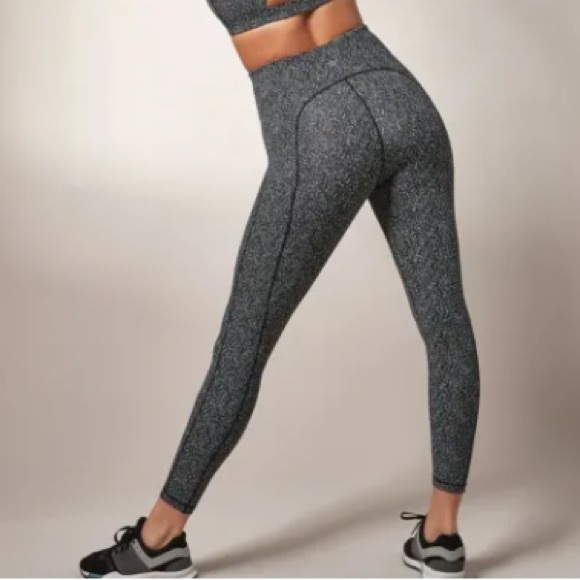 Athleta Ultimate Stash Pocket Textured Pixelated 7/8 Tight Leggings - Picture 2 of 14